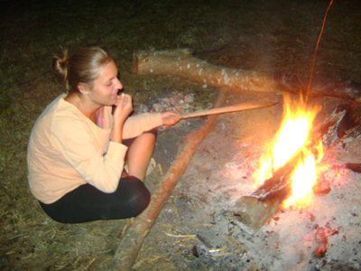 Candice joue avec le feu